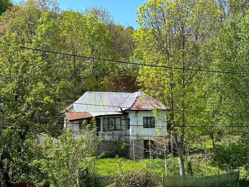 Casa demolabila cu teren de vanzare in Breaza